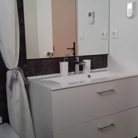 샬레 Renove Avec Jardin A - Fr-1-165a-145 *